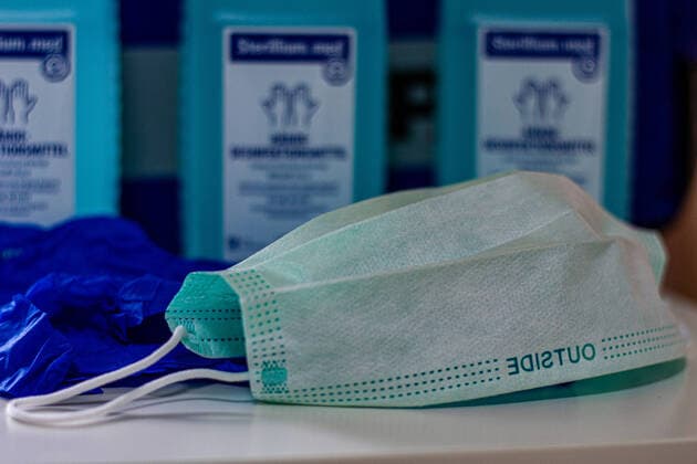 Coronavirus, Schutzmaßnahmen: Mundschutz, Desinfektion, Latexhandschuhe, Hände waschen - Symbolbilder