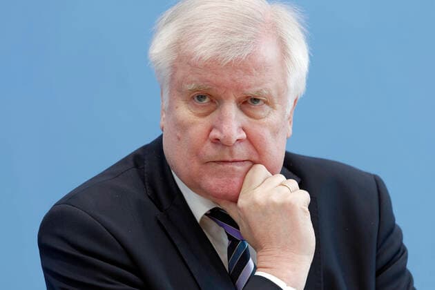 Coronavirus, Horst Seehofer kritisch gegenüber Grenzöffnung zu Österreich