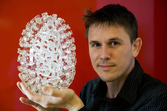 Coronavirus in der Kunst, Luke Jerram präsentiert seine Coronavirus-Skulpturen aus Glass