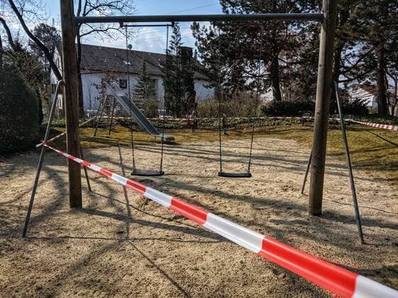 Coronavirus in Bayern, Abgesperrte Spielplätze in München
