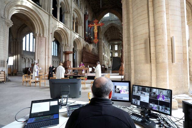 Coronavirus in Großbritannien, Virtueller Gottesdienst in Peterborough Cathedral