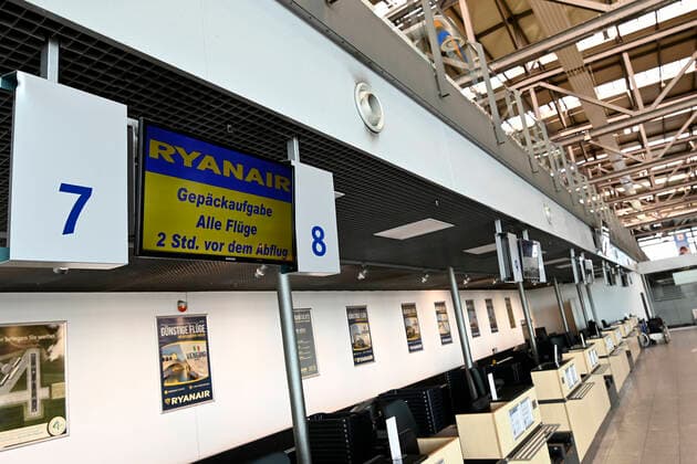Coronavirus, Geschlossene Ryanair-Schalter am Flughafen Weeze