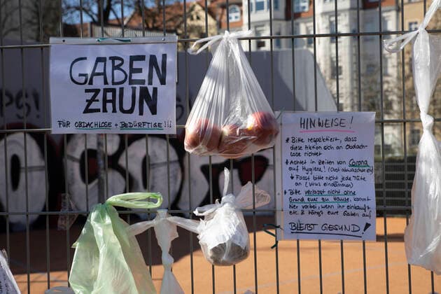 Coronavirus, Gabenzaun für Obdachlose in Leipzig-Connewitz