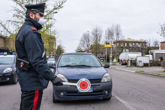 Coronavirus in Italien, Kontrollen in Rozzano bei Mailand