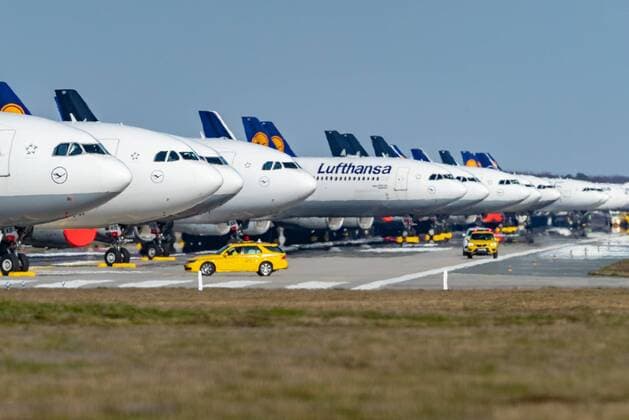 Coronavirus, Parkplatz für die Lufthansa Maschinen auf der Landebahn Flughafen Frankfurt am Main