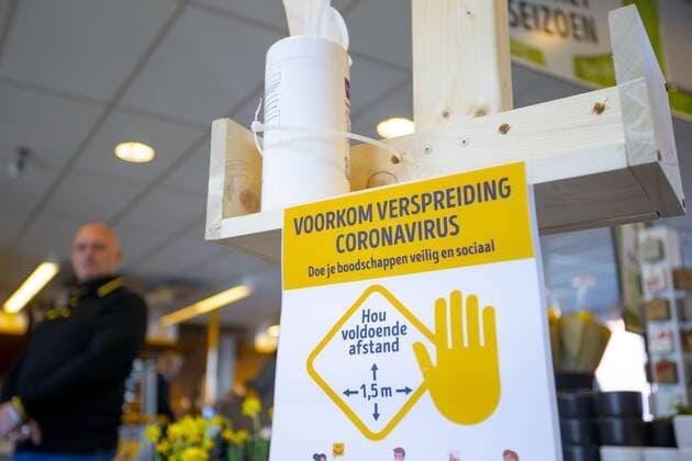 Coronavirus in den Niederlanden, Sicherheitsmaßnahmen in Supermarkt in Eindhoven