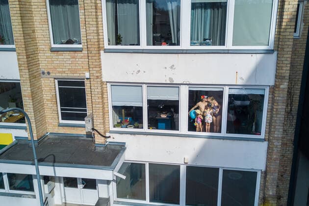 Coronavirus in Litauen, Fröhliche Bilder von Familien in Quarantäne in Vilnius