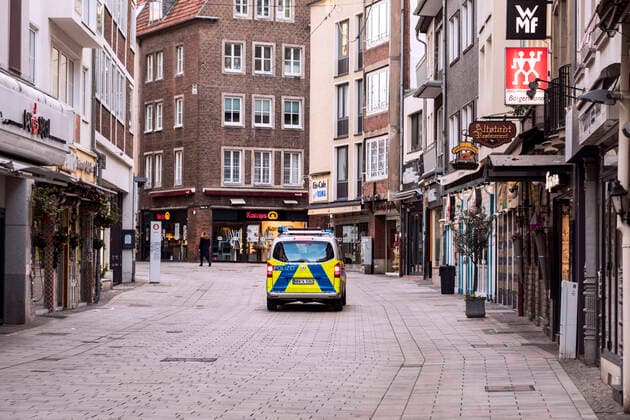 Coronavirus, Polizei kontrolliert Ausgangsbeschränkungen in Düsseldorf