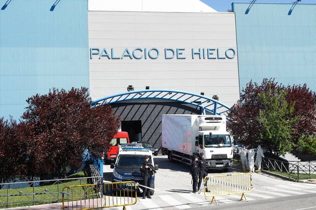 Coronavirus in Spanien, Eishalle Palacio de Hielo in Madrid zu Leichenhalle umfunktioniert