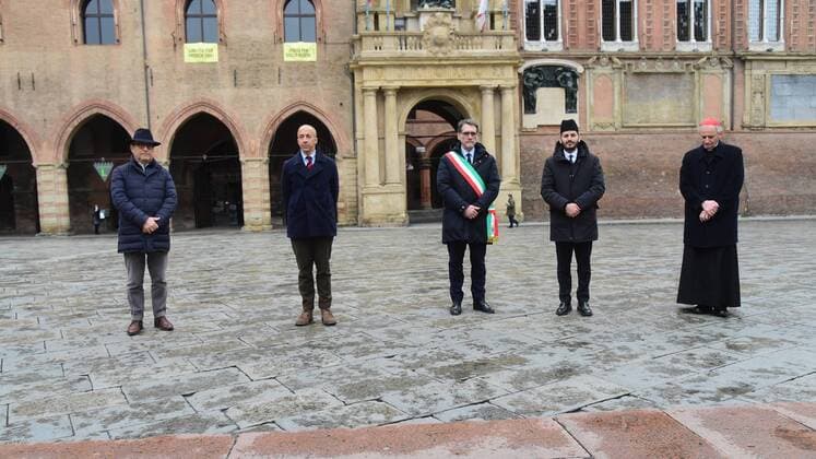 Coronavirus in Italien, Schweigeminute für die Opfer des Virus in Bologna