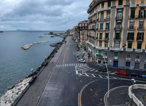 Coronavirus in Italien, Impressionen aus Neapel