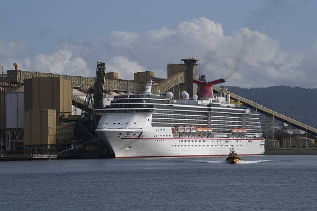 Coronavirus in Australien, Kreuzfahrtschiff Carnival Spirit legt am Hafen in Port Kembla an