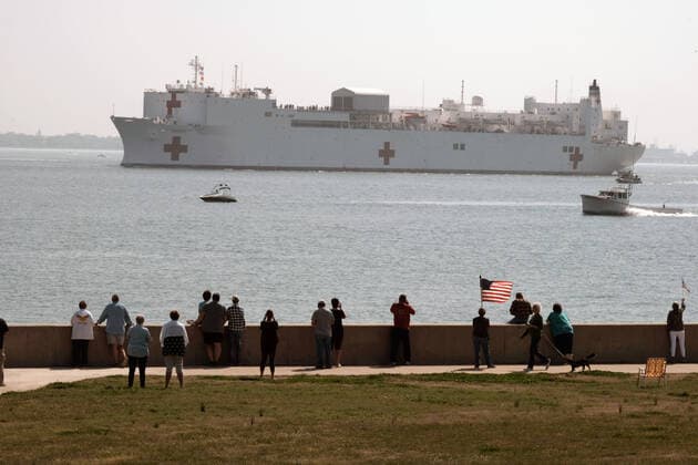 Coronavirus in den USA, Navy Ship USNS Comfort verlässt Norfolk