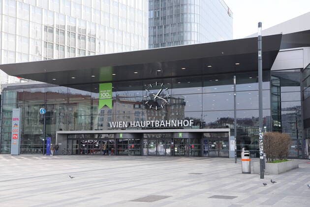 Coronavirus in Österreich, Menschenleerer Hauptbahnhof in Wien