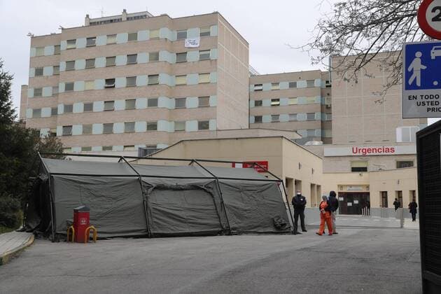 Coronavirus in Spanien, Zelte vor dem Gregorio Maranon Krankenhaus in Madrid