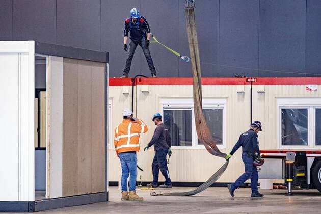 Coronavirus in den Niederlanden, Rotterdamer Ahoy richtet einige Hallen als Notklinik ein