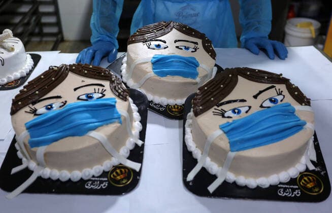 Coronavirus in Gaza, Kuchen mit Schutzmaskenmotiv
