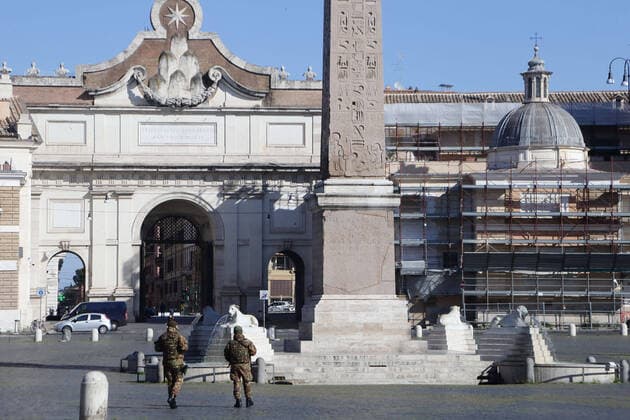 Coronavirus in Italien, Soldaten patrouillieren durch die Straßen Roms