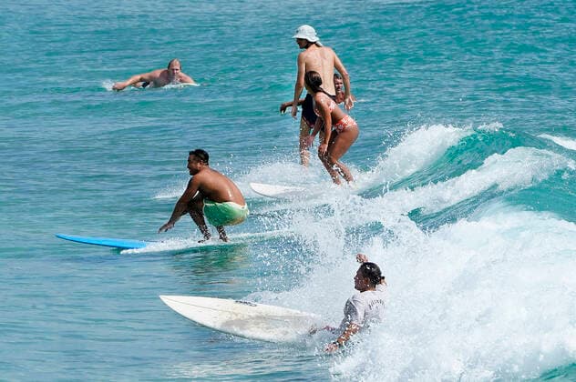 Coronavirus in Australien, Surfer an der Gold Coast