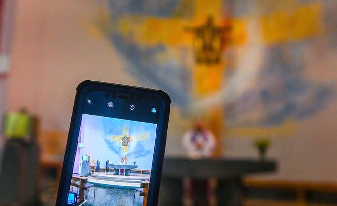 Coronavirus in Hessen, Gottesdienst in der St. Peter Andachtsstätte in Offenbach