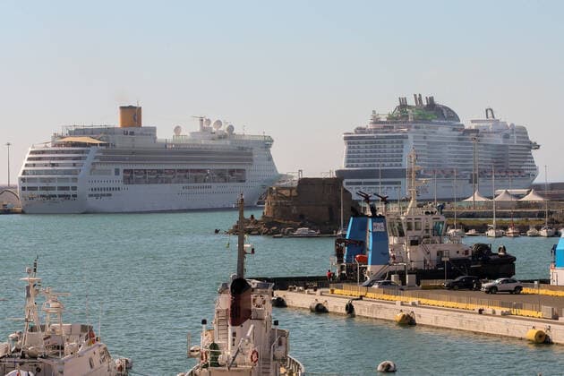 Coronavirus in Italien, Kreuzfahrtschiffe im Hafen von Civitavecchia