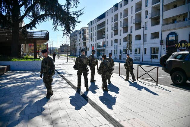 Coronavirus in Frankreich, Militär in Agen