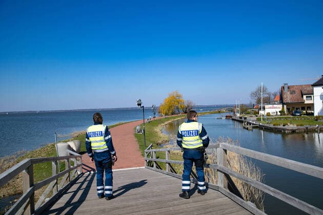 Coronavirus in Niedersachsen, Polizei kontrolliert Kontaktsperre in Steinhude
