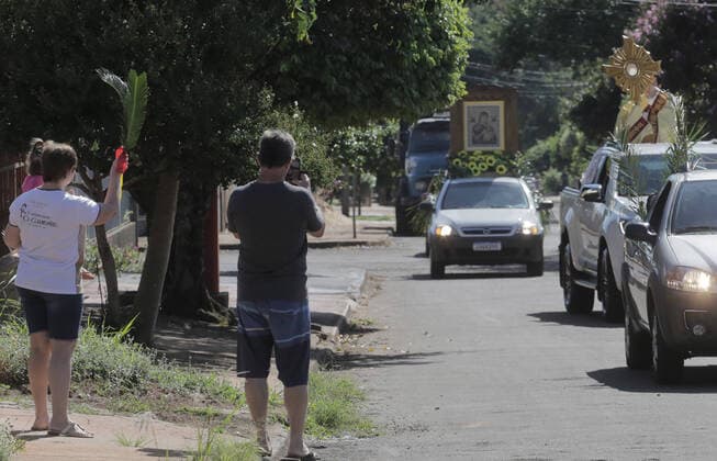 Coronavirus in Brasilien, motorisierte Prozession zum Beginn der Karwoche in Campo Mourao