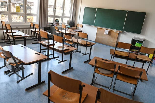 Coronavirus in Österreich, leeres Klassenzimmer in Zirl