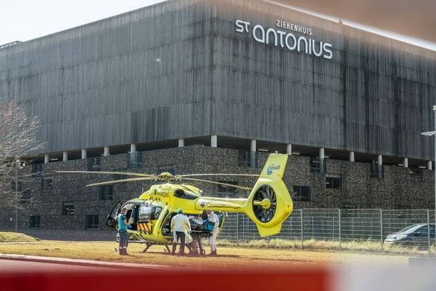 Coronavirus in den Niederlande, Helikopter zum Patiententransport in Nieuwegein