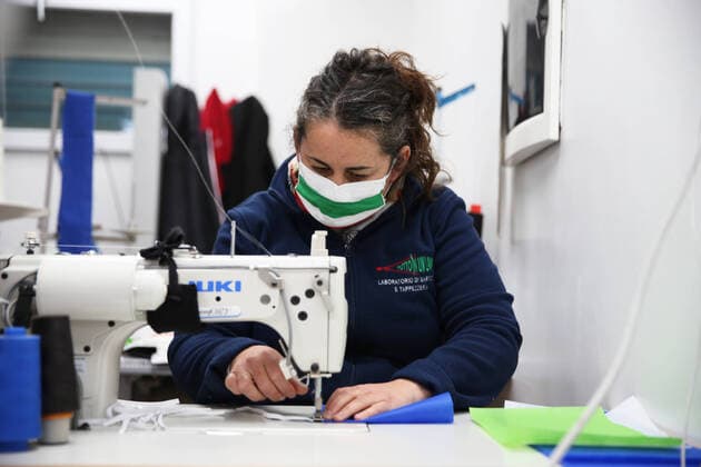 Coronavirus in Italien, Masken-Herstellung in Rom