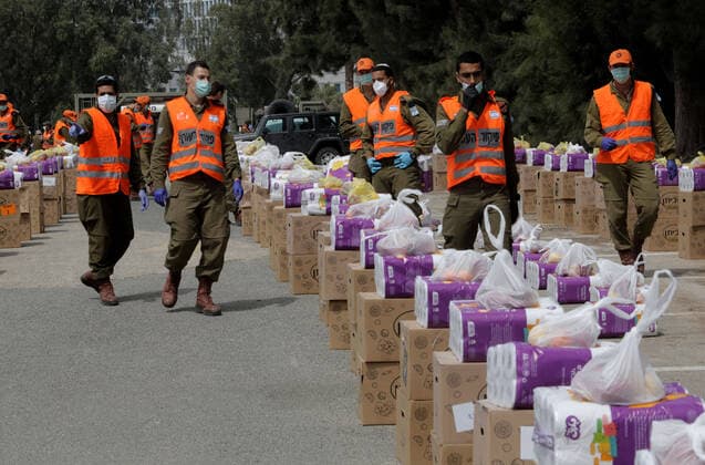 Coronavirus in Israel, Militär verteilt Lebensmittel in Bnei Brak