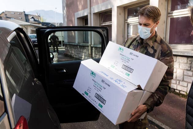 Coronavirus in Frankreich, Soldaten sammeln Mundschutzmasken in Chambery