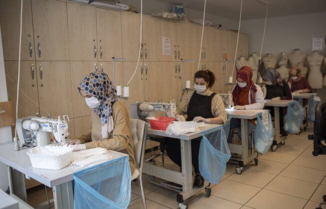 Coronavirus in der Türkei, Studenten produzieren Schutzmasken in Istanbul