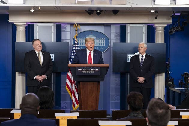 USA, Trump während Pressekonferenz mit Mitgliedern der Coronavirus Task Force im Weißen Haus