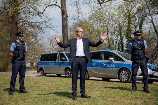 Coronavirus, Pressetermin mit Thüringens Innenminister Georg Maier im Luisenpark in Erfurt