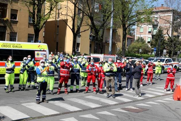 Coronavirus in Italien, Flashmob zum Dank an Rettungskräfte und medizinisches Personal in Parma