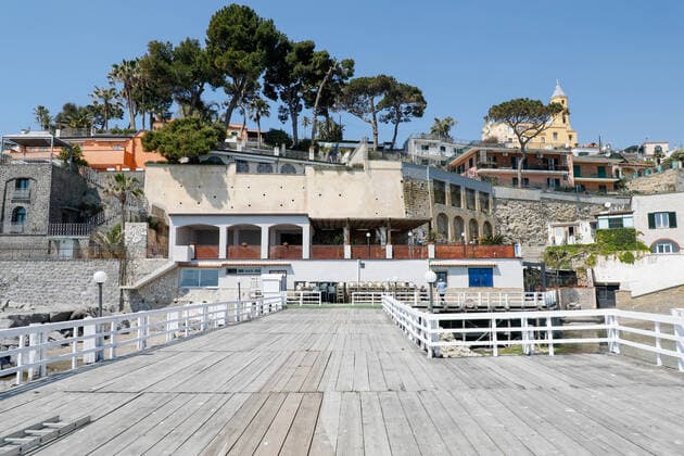 Coronavirus in Italien, Leere Touristenorte an der Küste bei Neapel