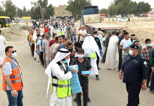 Coronavirus in Kuwait, Lebensmittel-Ausgabe in Al Farwaniya