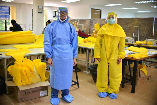 Coronavirus in Indonesien, Produktion von Schutzanzügen in Kuala Lumpur