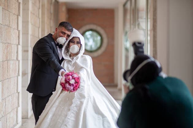 Bethlehem, Hochzeit mit Mundschutz in Zeiten des Coronavirus
