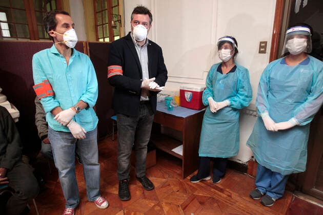 Coronavirus in Chile, Sozialminister Sichel besucht Heim für Obdachlose in Santiago