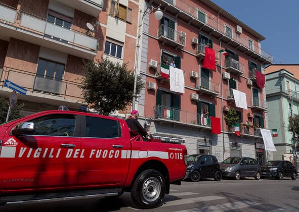 Coronavirus in Italien, Gottesdienst am Karfreitag in Salerno