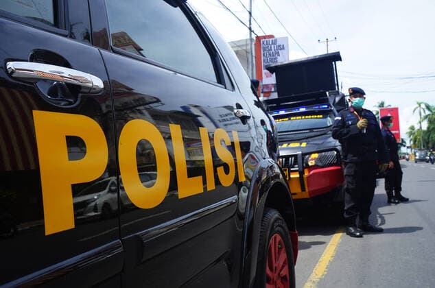 Coronavirus in Indonesien, Polizei überwacht Ausgangsbeschränkungen