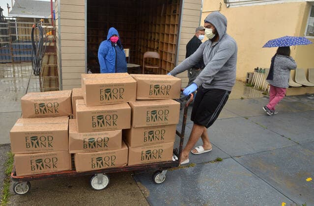 Coronavirus in den USA, Freie vegetarische Mahlzeiten in Los Angeles