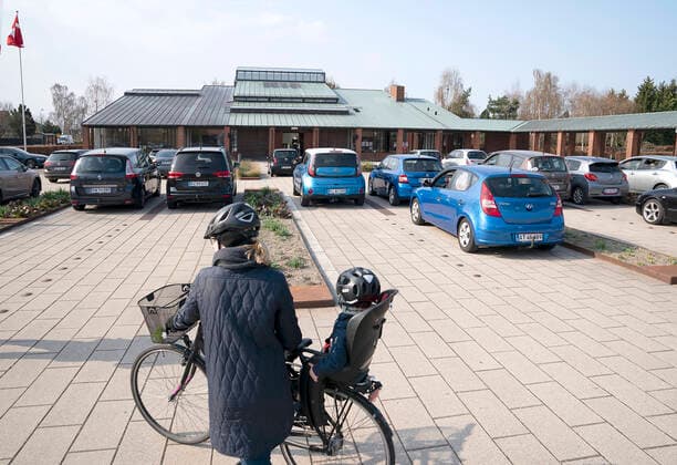 Coronavirus in Dänemark, Ostermesse auf Parkplatz in Taastrup