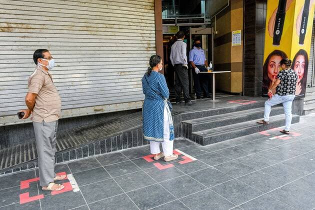 Coronavirus in Indien, Abstandsmarkierungen in Kolkata