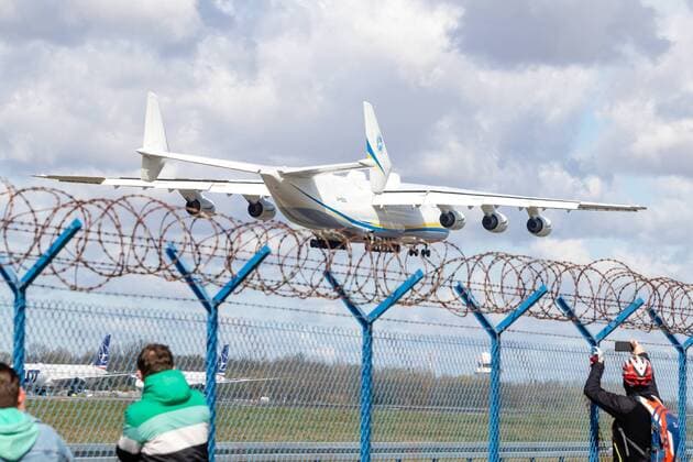 Coronavirus in Polen, Antonow An-225, Ankunft medizinischer Hilfsgüter aus China in Warschau