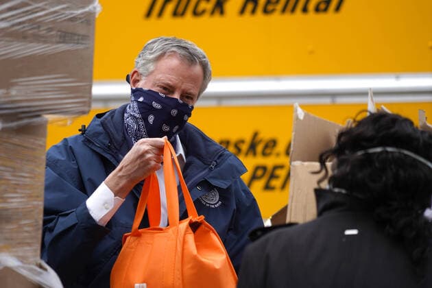 Coronavirus in den USA, The Campaign Against Hunger, Bill di Blasio verteilt Lebensmittel
