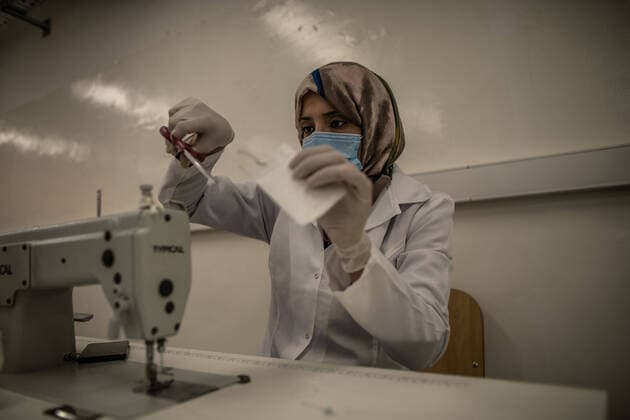 Coronavirus in Libyen, Modeschule stellt Schutzkleidung her in Tripoli